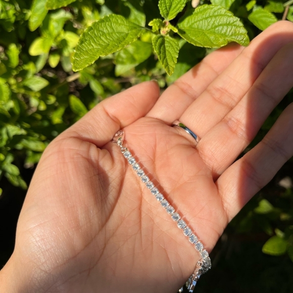 Elegant Silver Butterfly Bracelet - Picture 5 of 6